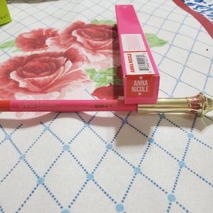 Jeffree star velour lip liner